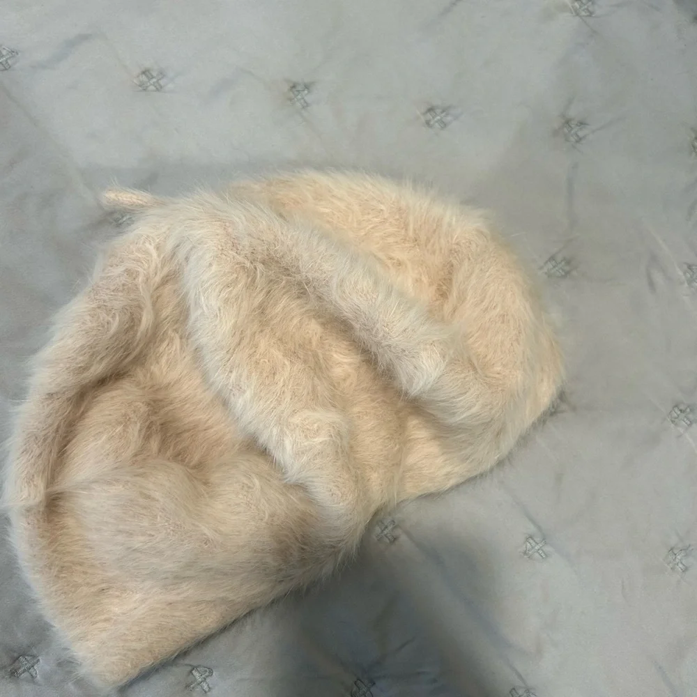 ShariRose Cream Angora Fir Beret Soft Fuzzy Winter Hat new without tags